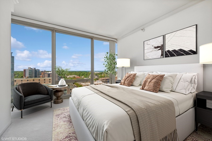 807 Davis Street, Unit 1307 Evanston, IL 60201 - Photo 8 of 22 a bedroom with a bed and a large window