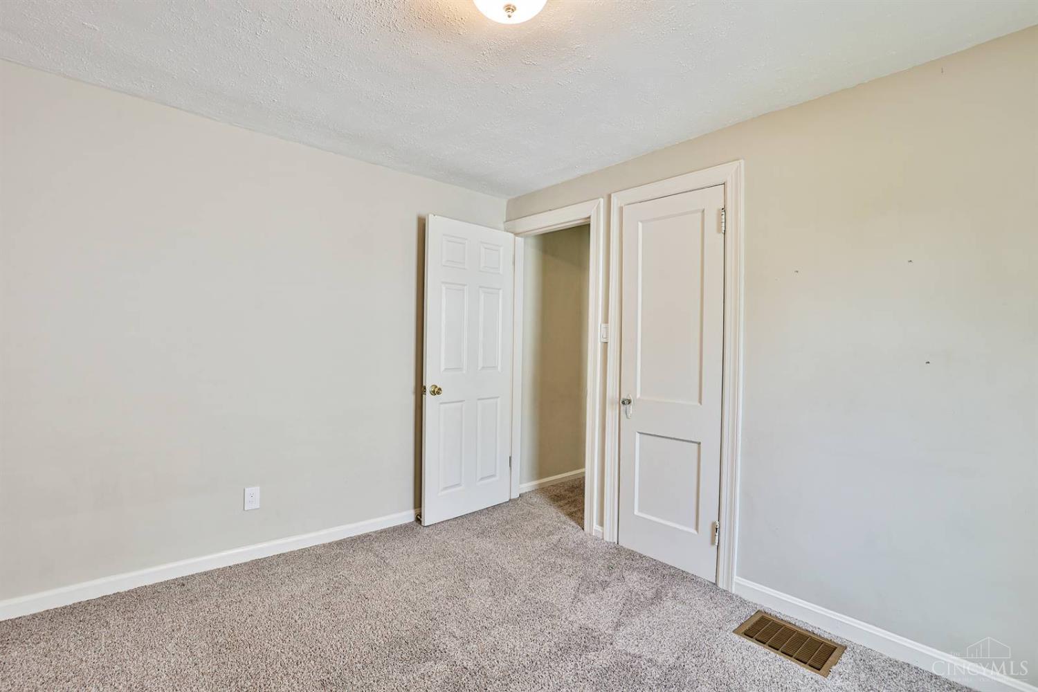 4633 Hunt Road Blue Ash, OH 45242 - Photo 18 of 32