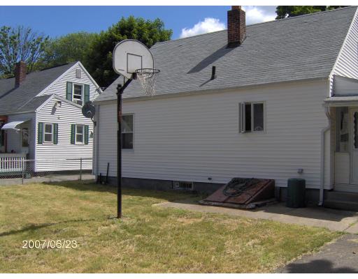 240 Redlands Street Springfield, MA 01104 - Photo 4 of 13
