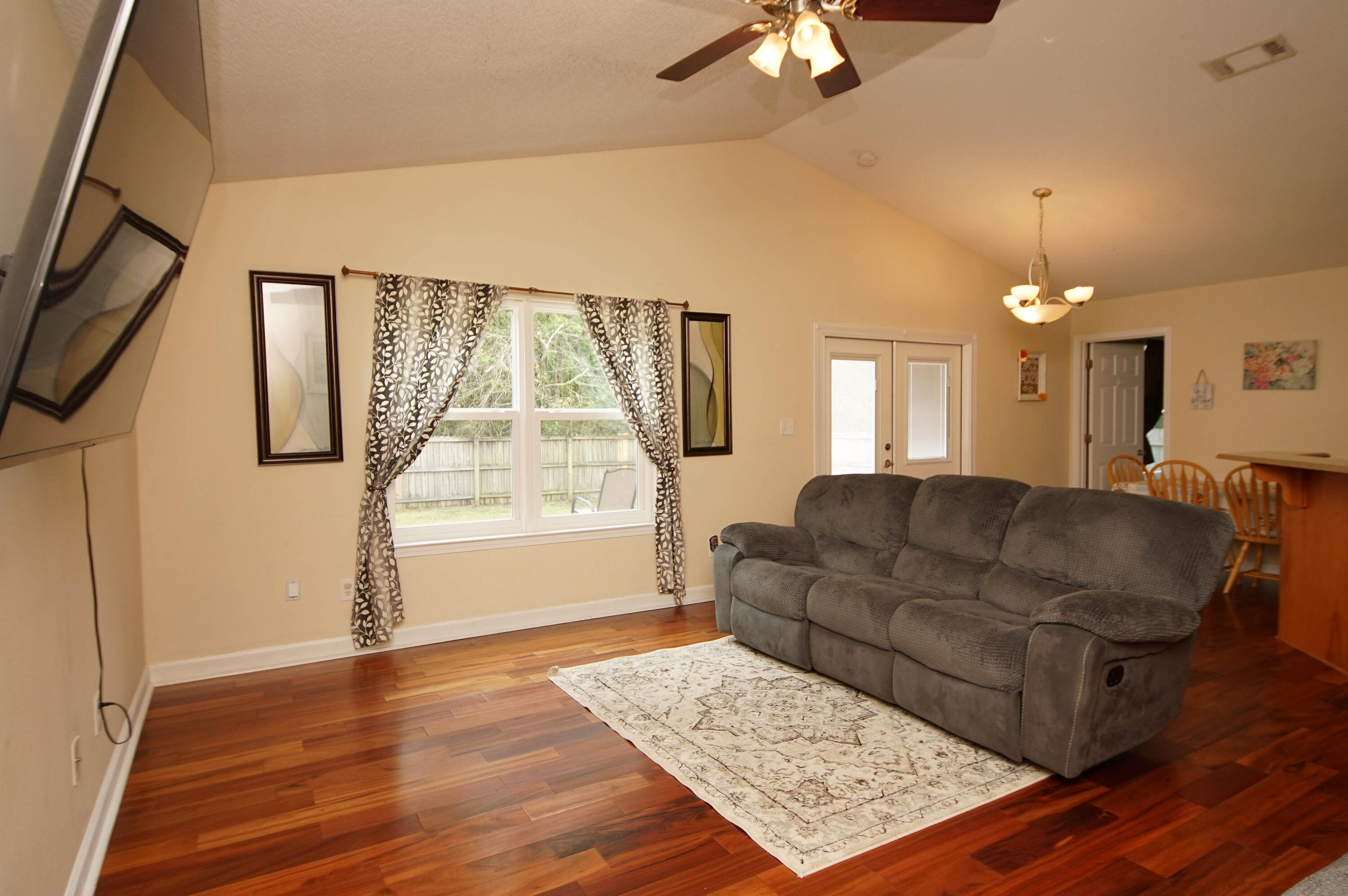7323 Gordon Evans Road Navarre, FL 32566 - Photo 13 of 32 7323GordonEvansLiving3