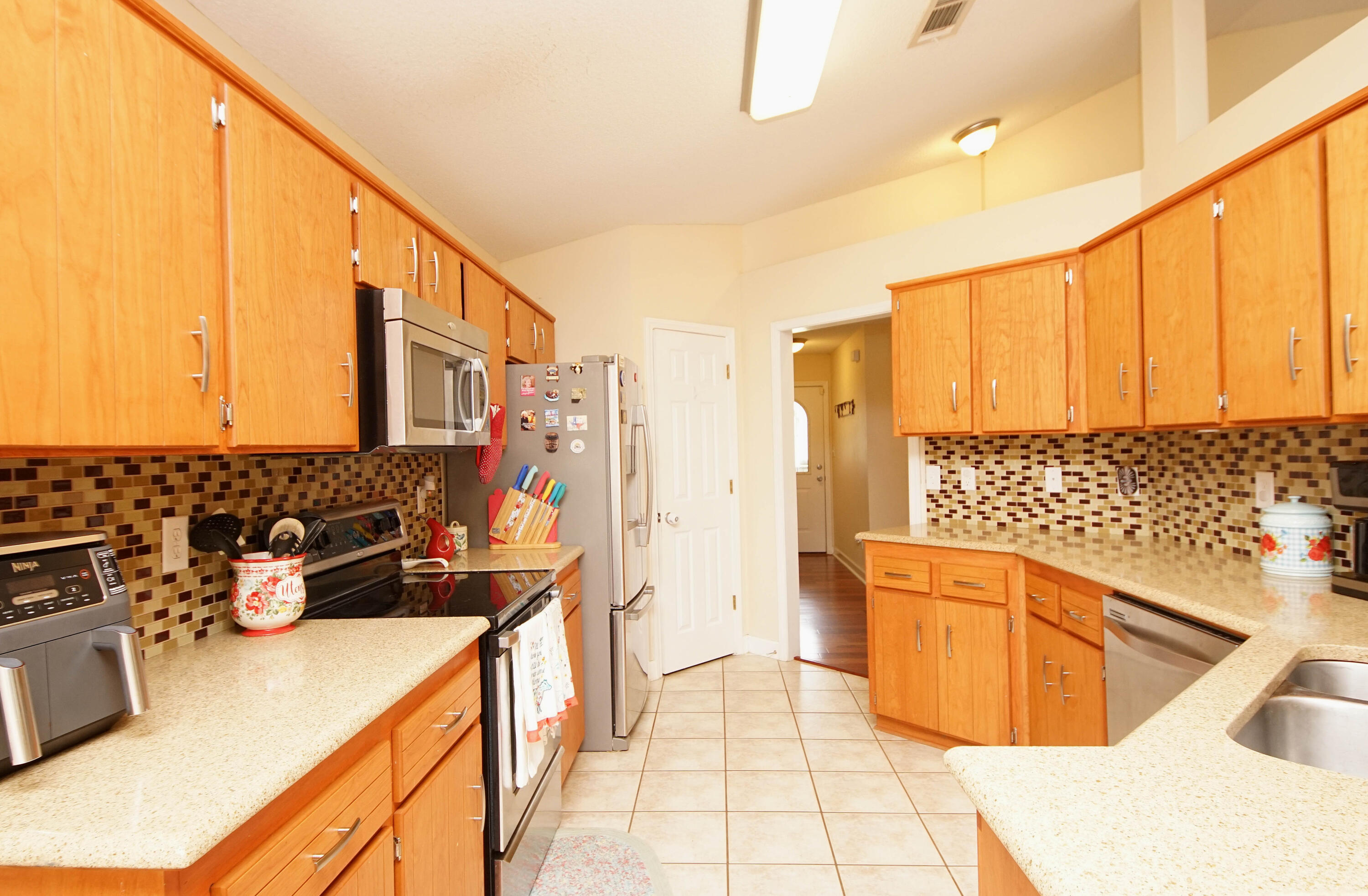 7323 Gordon Evans Road Navarre, FL 32566 - Photo 9 of 32 7323GordonEvansKitchen