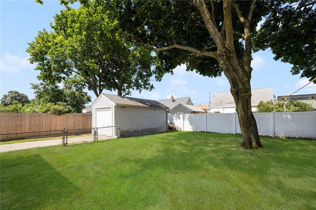 63 Edgemere Road Pawtucket, RI 02861 - Photo 26 of 33 Gallery Image 26