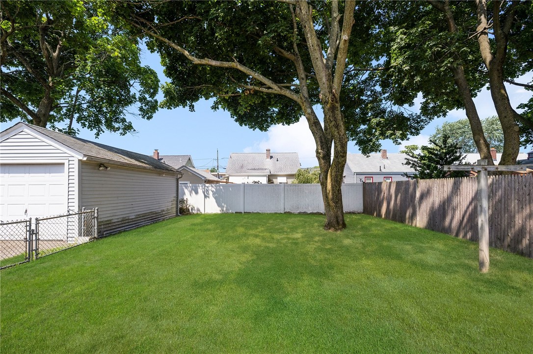 63 Edgemere Road Pawtucket, RI 02861 - Photo 28 of 33 Gallery Image 28