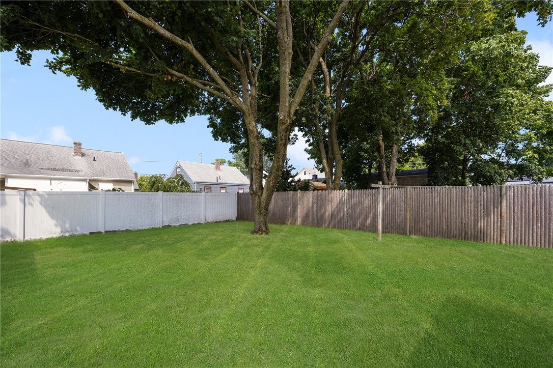 63 Edgemere Road Pawtucket, RI 02861 - Photo 31 of 33 Gallery Image 31
