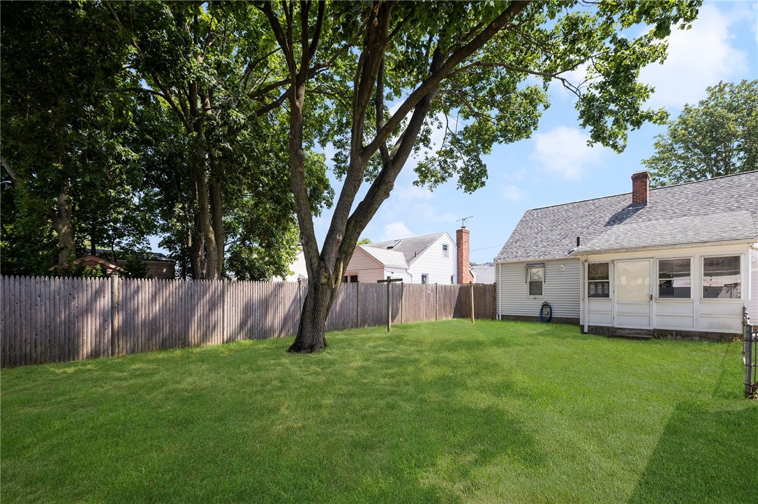 63 Edgemere Road Pawtucket, RI 02861 - Photo 32 of 33 Gallery Image 32