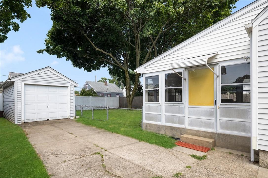 63 Edgemere Road Pawtucket, RI 02861 - Photo 33 of 33 Gallery Image 33