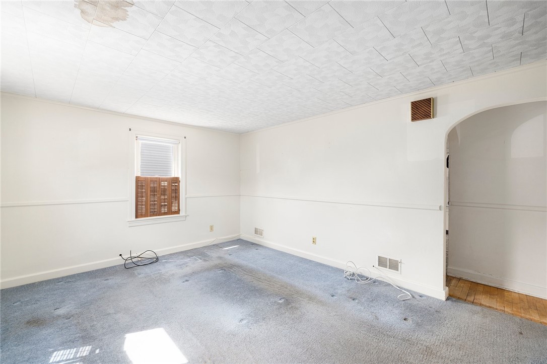 63 Edgemere Road Pawtucket, RI 02861 - Photo 4 of 33 Gallery Image 4