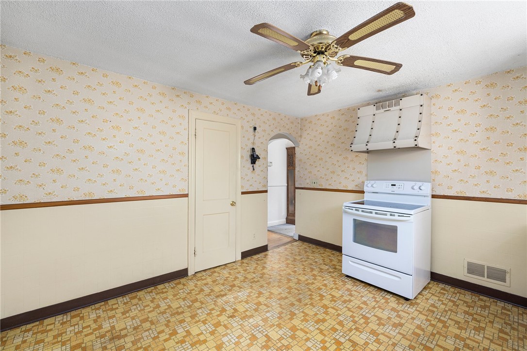 63 Edgemere Road Pawtucket, RI 02861 - Photo 6 of 33 Gallery Image 6