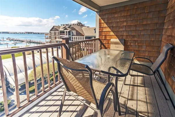 $8,000 | 405 Thames Street, Unit 2B1, Newport, RI 02840