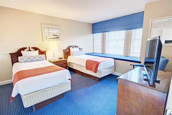 $8,000 | 405 Thames Street, Unit 2B1, Newport, RI 02840