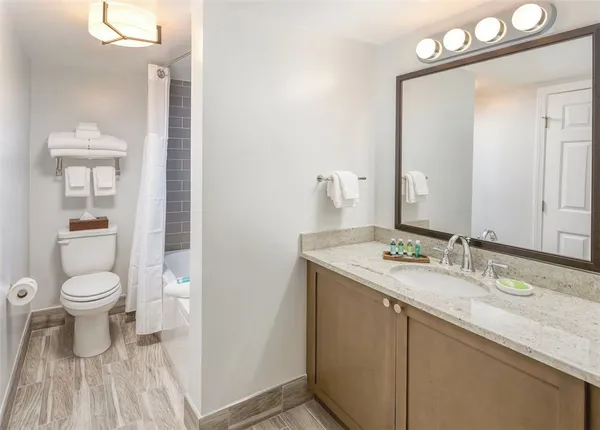 $8,000 | 405 Thames Street, Unit 2B1, Newport, RI 02840