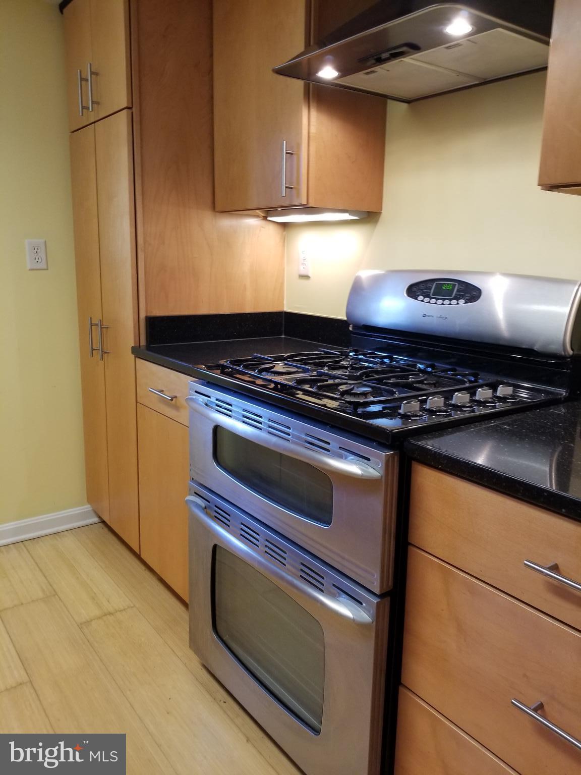 610 Riverside Drive Pasadena, MD 21122 - Photo 11 of 75 Gas stove