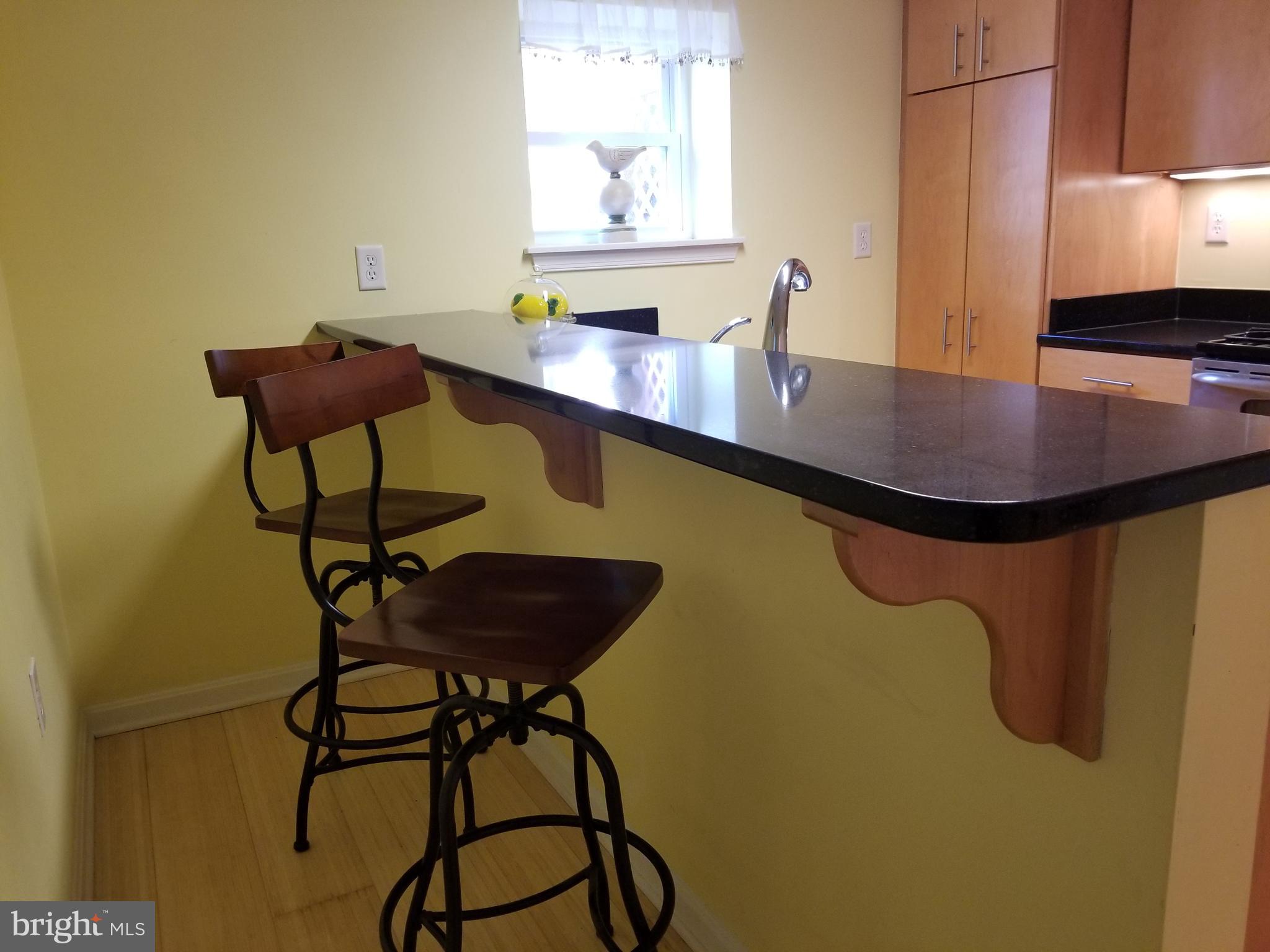 Kitchen breakfast bar