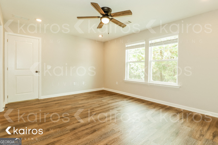 126 Cottage Grove Road Brunswick, GA 31525 - Photo 10 of 17 a view of a an entryway