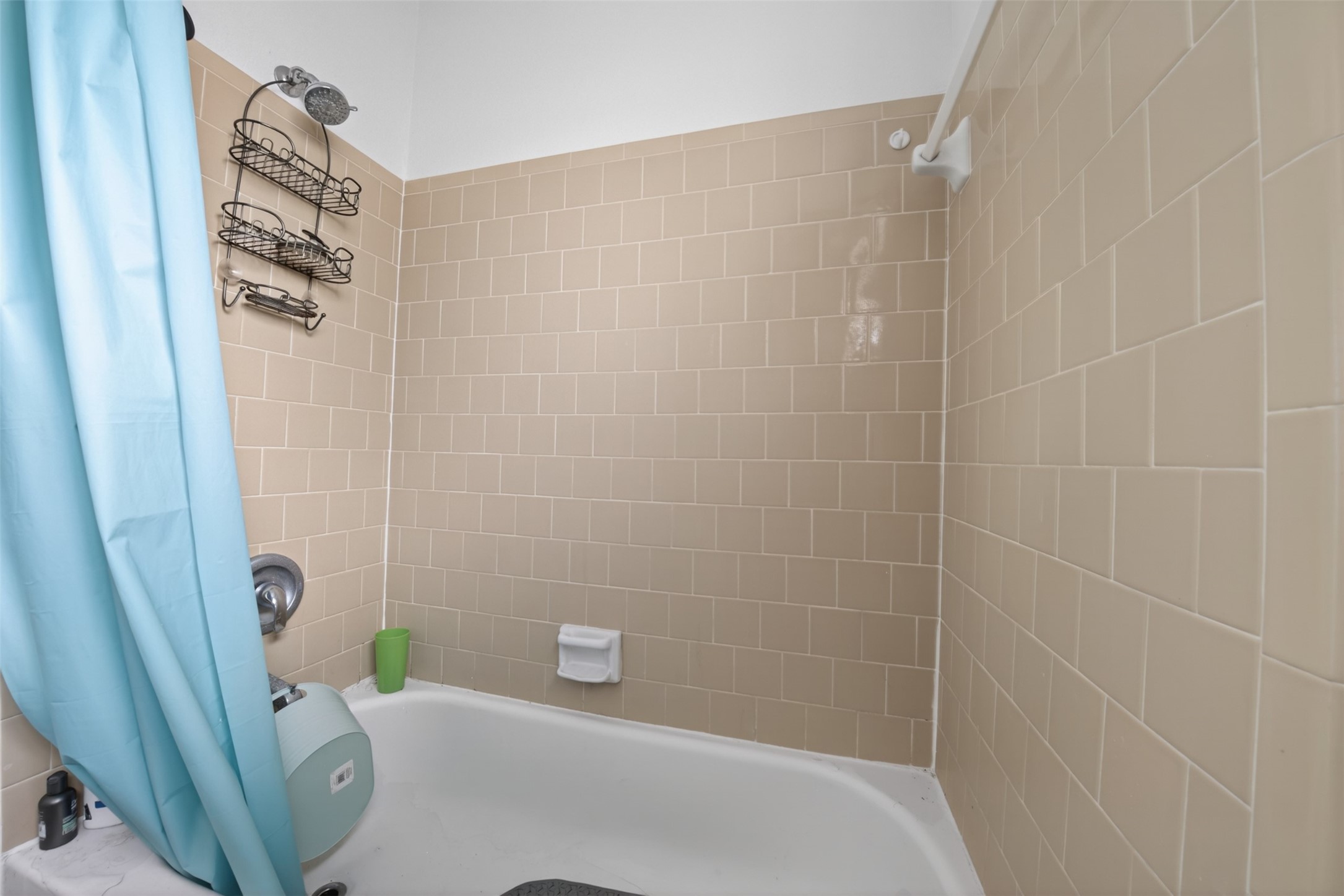8029 Tareyton Lane Houston, TX 77075 - Photo 14 of 20 a bathroom with a shower and toilet