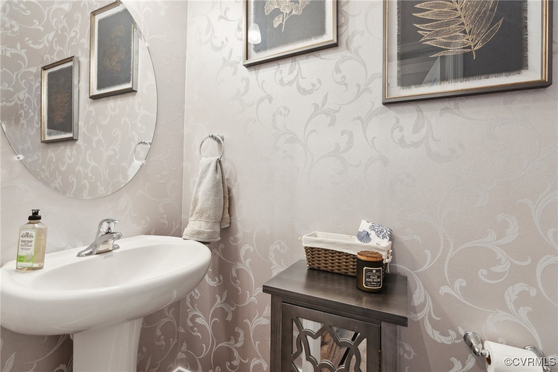 7841 Old Guild Road Richmond, VA 23237 - Photo 4 of 30 Downstairs powder room