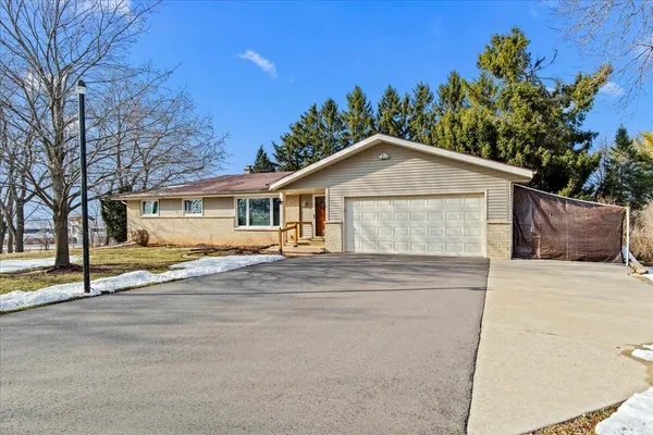 $474,900 | 15540 West Glendale Drive, New Berlin, WI 53151