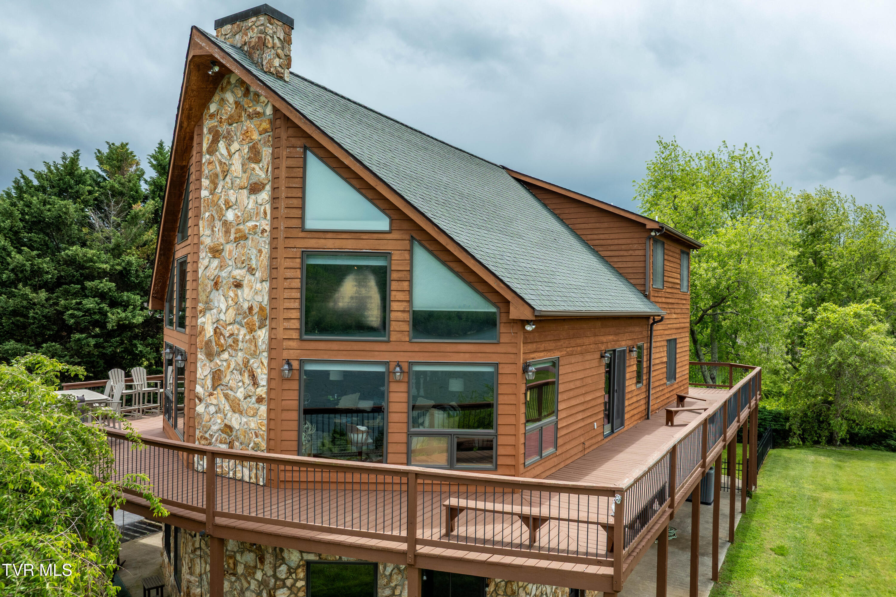 589 Harbor Point Road Butler, TN 37640 - Photo 43 of 64 598 Harbor Point Rd (23 of 89)