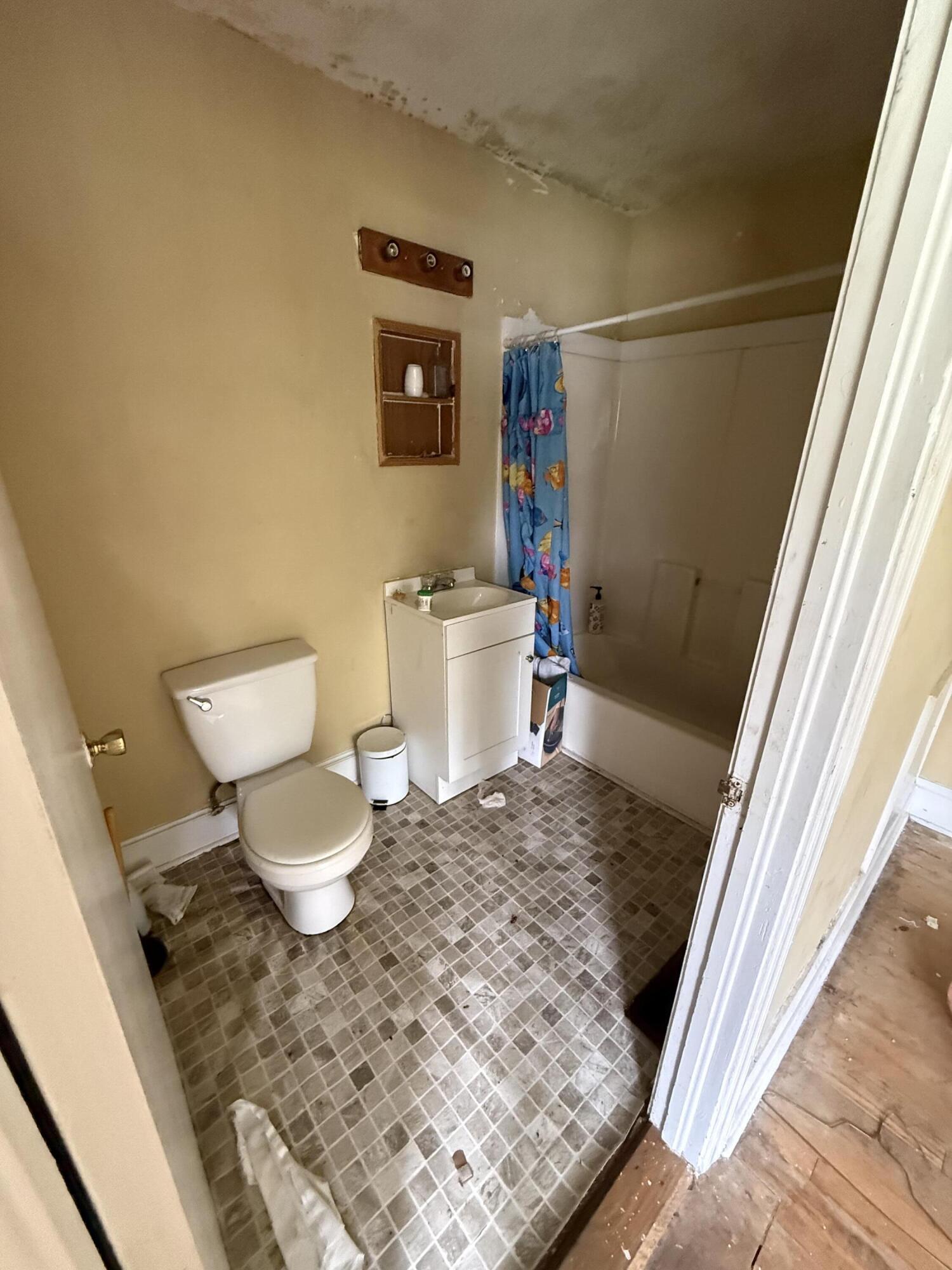 201 Willard Street Hampton, SC 29924 - Photo 26 of 32 Bathroom