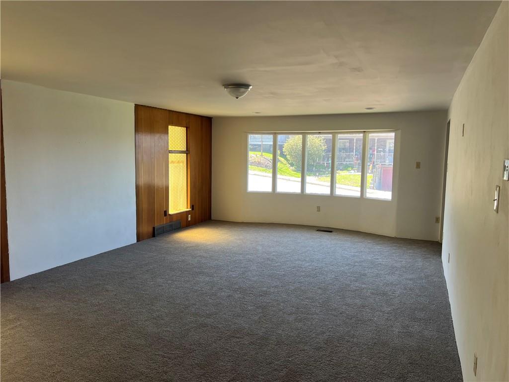 1512 Ridge Avenue New Kensington, PA 15068 - Photo 11 of 20 an empty room with windows