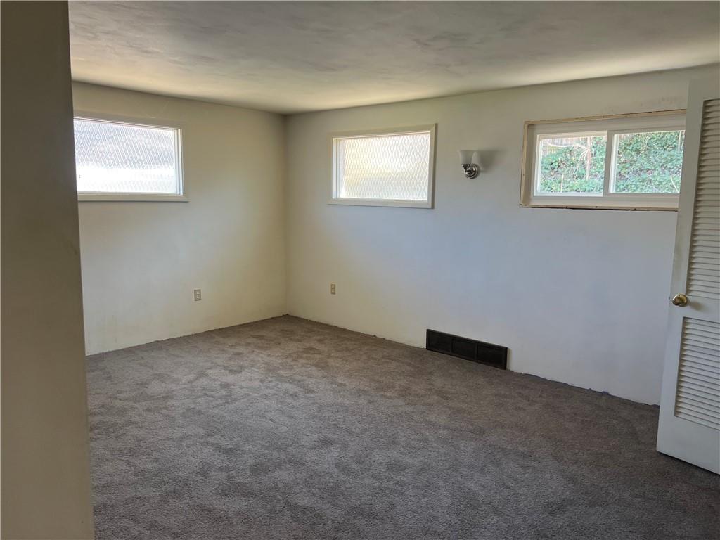 1512 Ridge Avenue New Kensington, PA 15068 - Photo 13 of 20 an empty room with windows