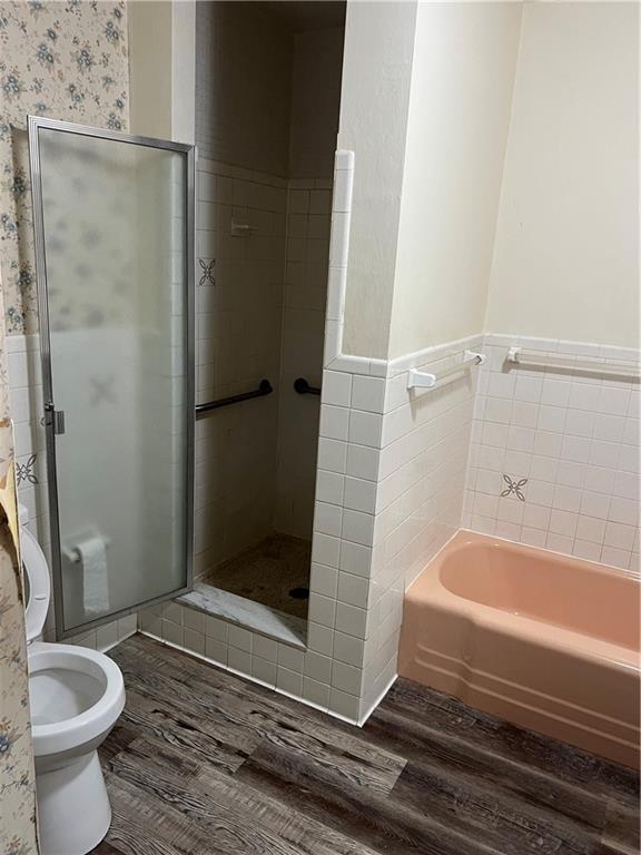 1512 Ridge Avenue New Kensington, PA 15068 - Photo 18 of 20 a bathroom with a toilet and a shower
