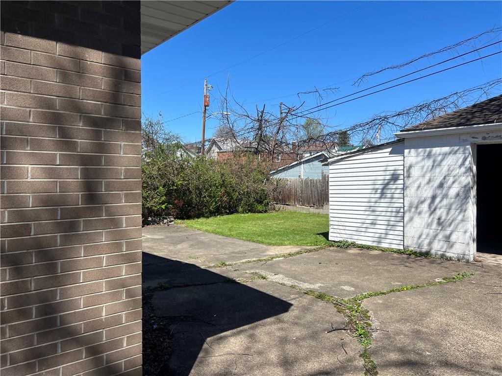 1512 Ridge Avenue New Kensington, PA 15068 - Photo 3 of 20 a view of a backyard of the house