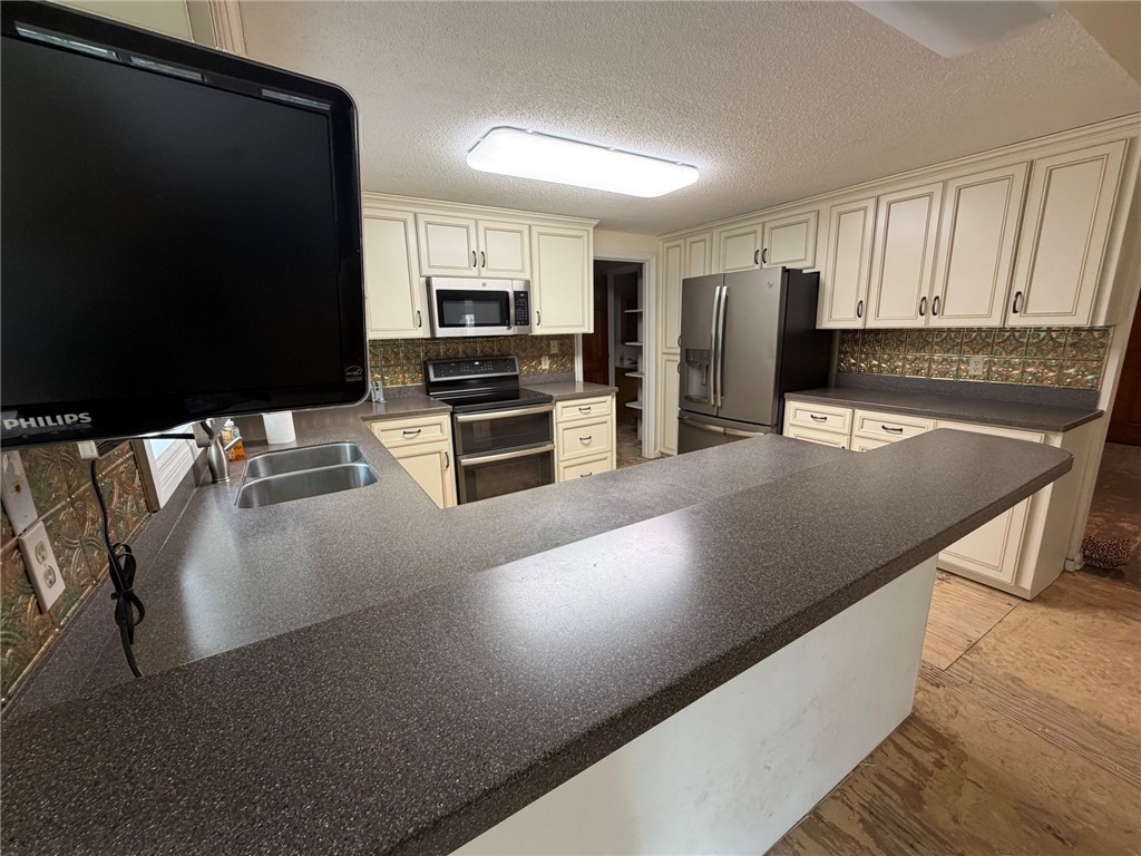 121 Riverwood Road Brunswick, GA 31523 - Photo 7 of 34