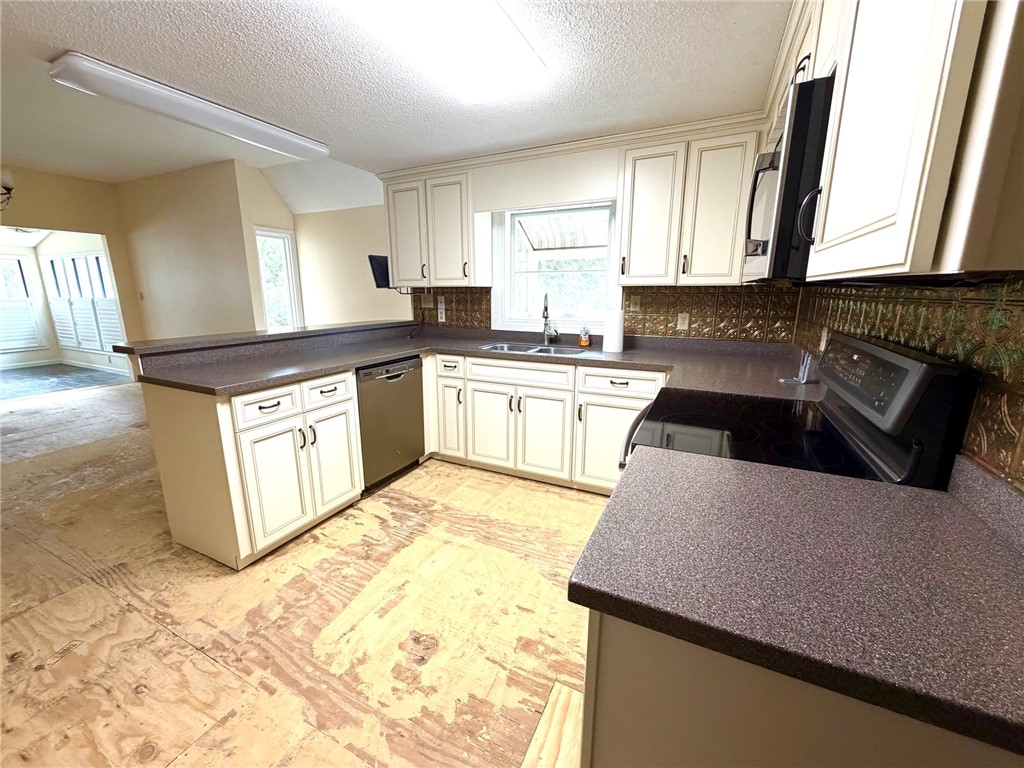 121 Riverwood Road Brunswick, GA 31523 - Photo 8 of 34