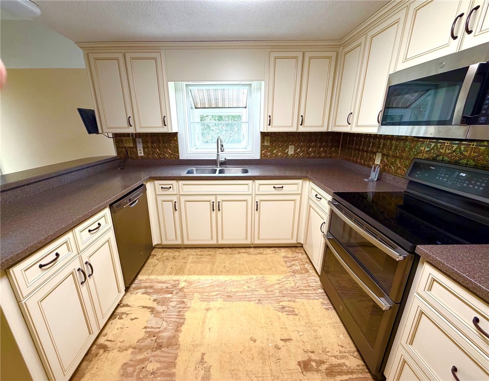 121 Riverwood Road Brunswick, GA 31523 - Photo 9 of 34