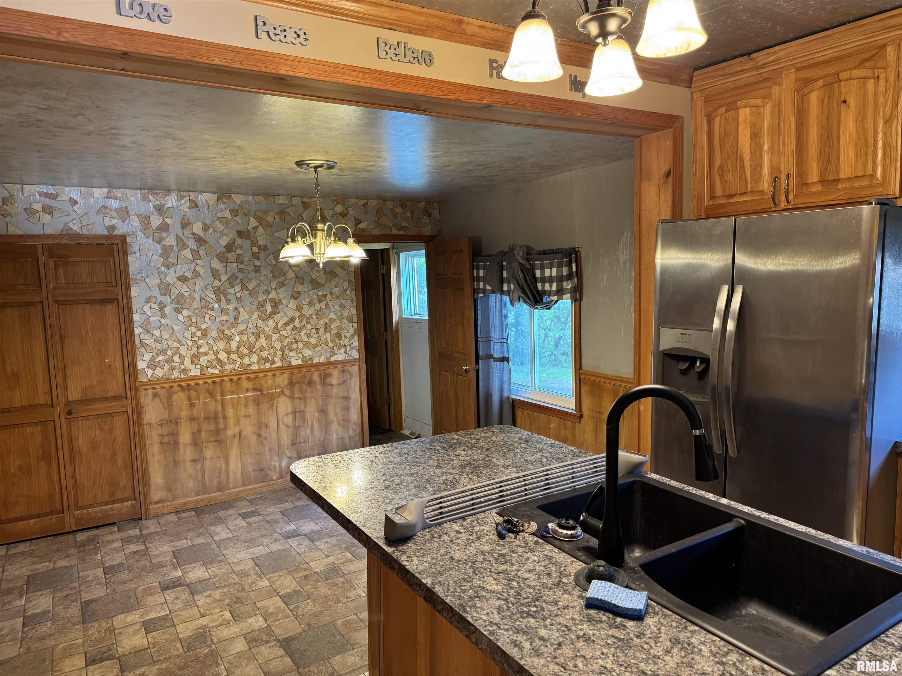 313 Central Avenue St. David, IL 61563 - Photo 6 of 19