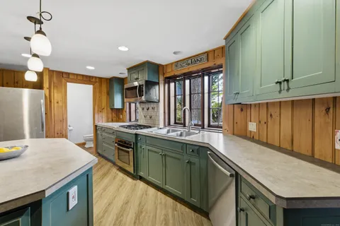 $3,900,000 | 23 Echo Drive, New Milford, CT 06776