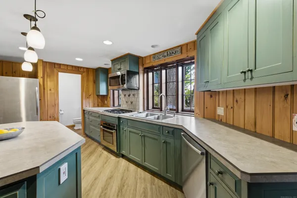 $3,900,000 | 23 Echo Drive, New Milford, CT 06776