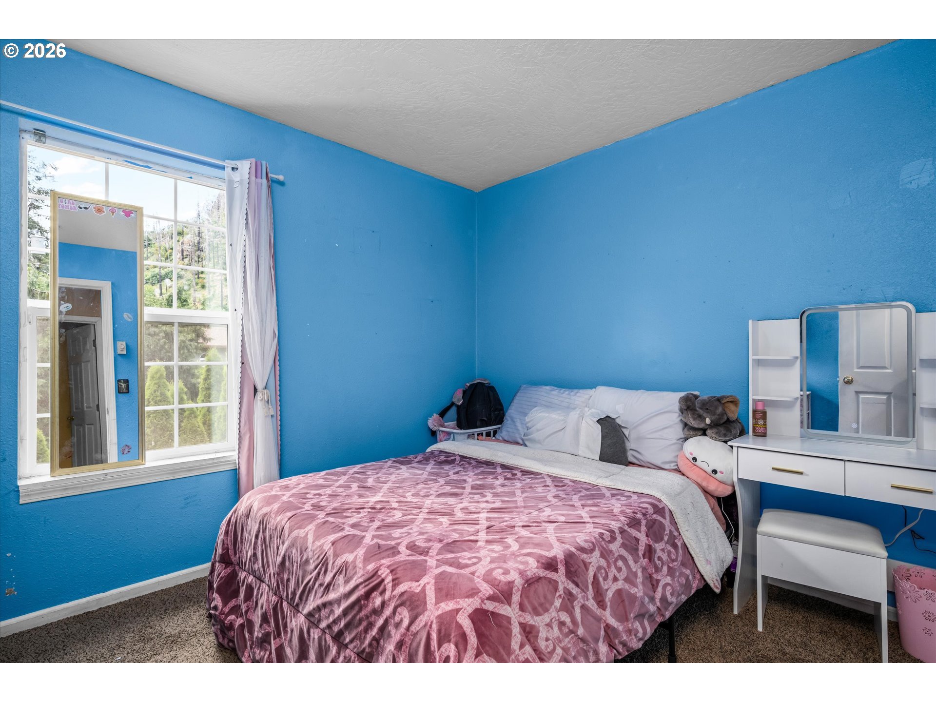 91051 Leashore Drive Vida, OR 97488 - Photo 18 of 36 a bedroom with a bed and a window
