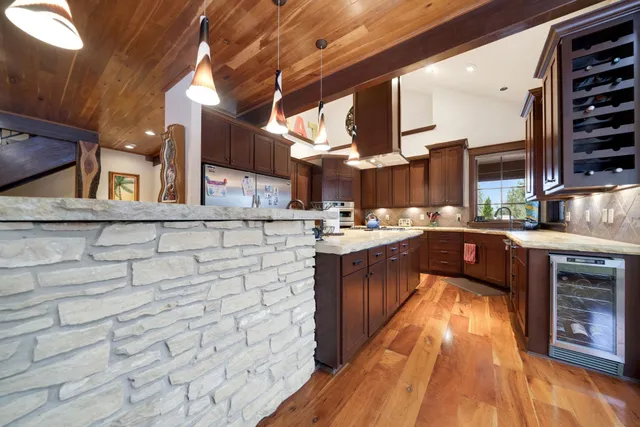 $1,099,000 | 6871 Montague Road, Rockford, IL 61102