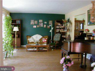 1220 Lois Road Ambler, PA 19002 - Photo 2 of 6 Gallery Image 2