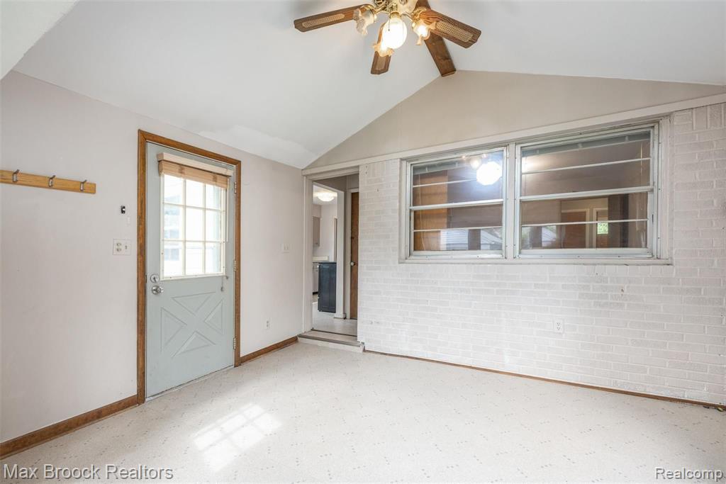 3648 Rockingham Road Royal Oak, MI 48073 - Photo 15 of 21