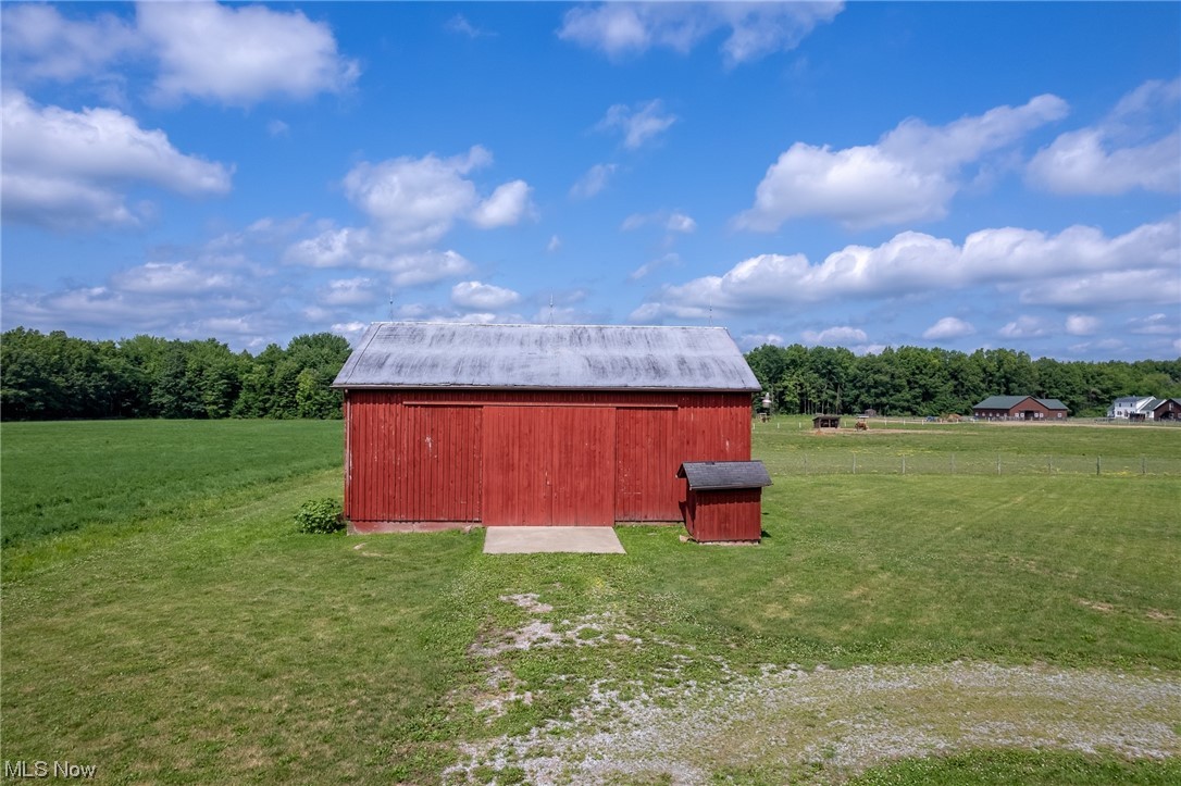 2187 Barclay Messerly Road Southington, OH 44470 - Photo 3 of 35