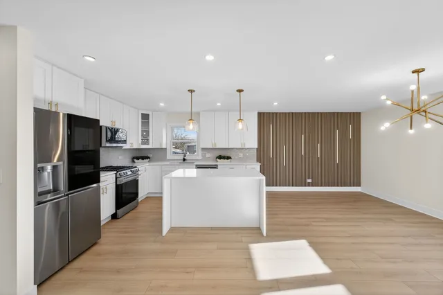 $715,000 | 1319 North Chestnut Avenue, Arlington Heights, IL 60004