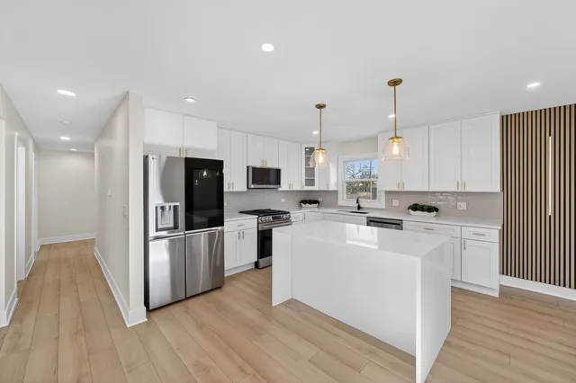 $715,000 | 1319 North Chestnut Avenue, Arlington Heights, IL 60004