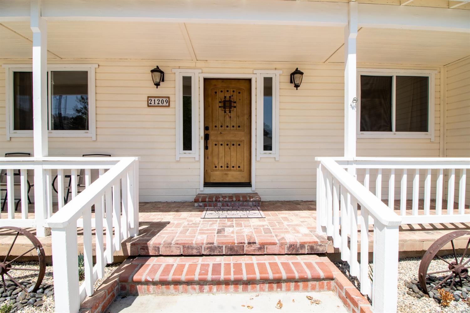 21209 Ridgeway Drive Tehachapi, CA 93561 - Photo 48 of 50 a view of entryway