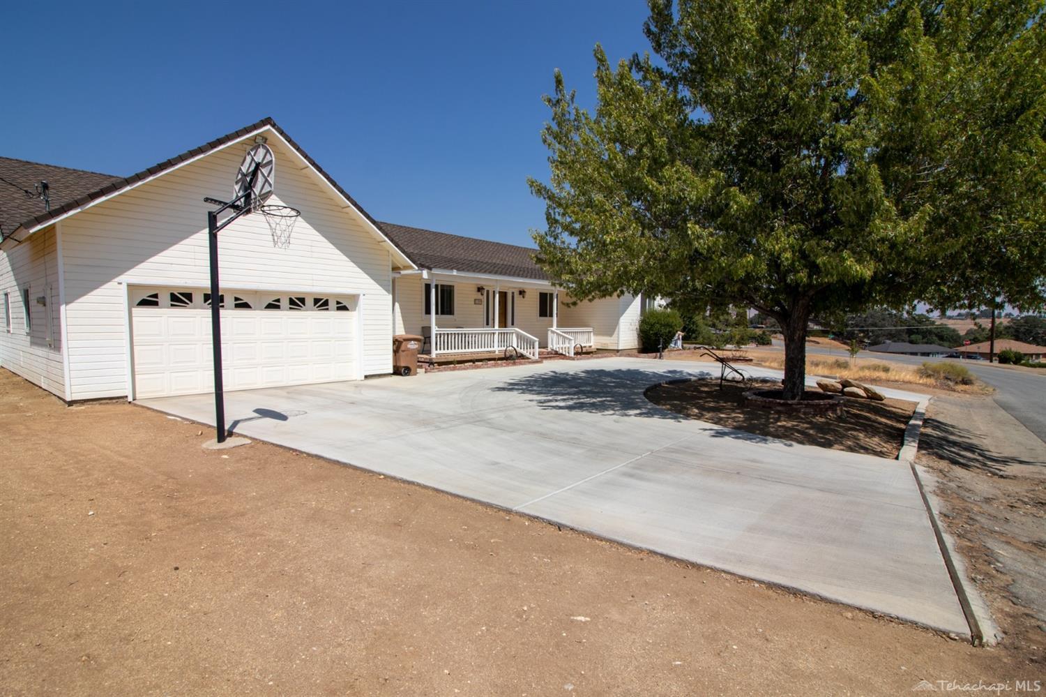 21209 Ridgeway Drive Tehachapi, CA 93561 - Photo 49 of 50 a front view of a house with a yard