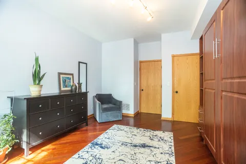 $350,000 | 6151 North Glenwood Avenue, Unit 205, Chicago, IL 60660