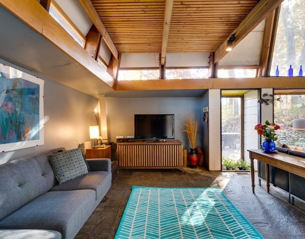 6 Short Hill Road Lincoln, MA 01773 - Photo 11 of 38 Gallery Image 11