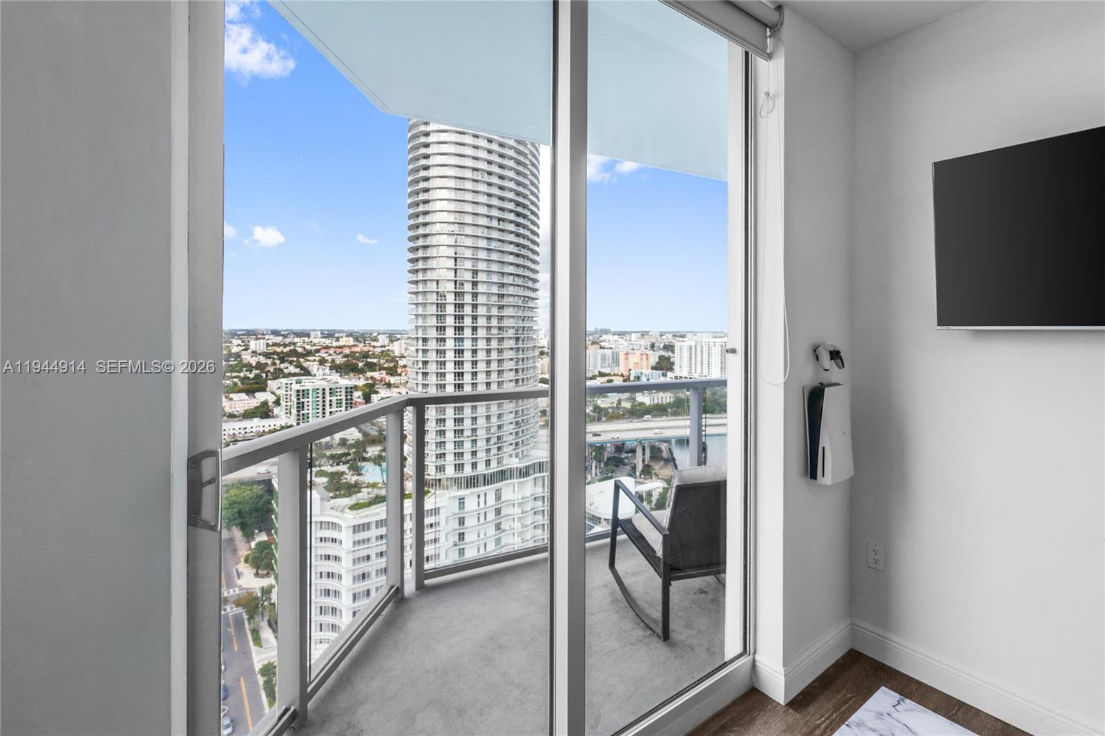 185 Southwest 7th Street, Unit 2702 Miami, FL 33130 - Photo 57 of 71