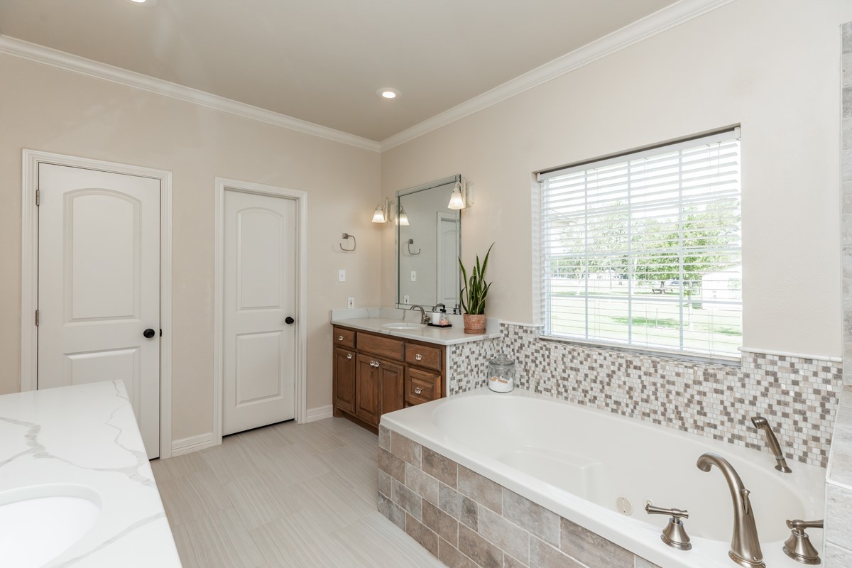 430 Bonura Road Sour Lake, TX 77659 - Photo 29 of 50 a bathroom with a bathtub and a sink