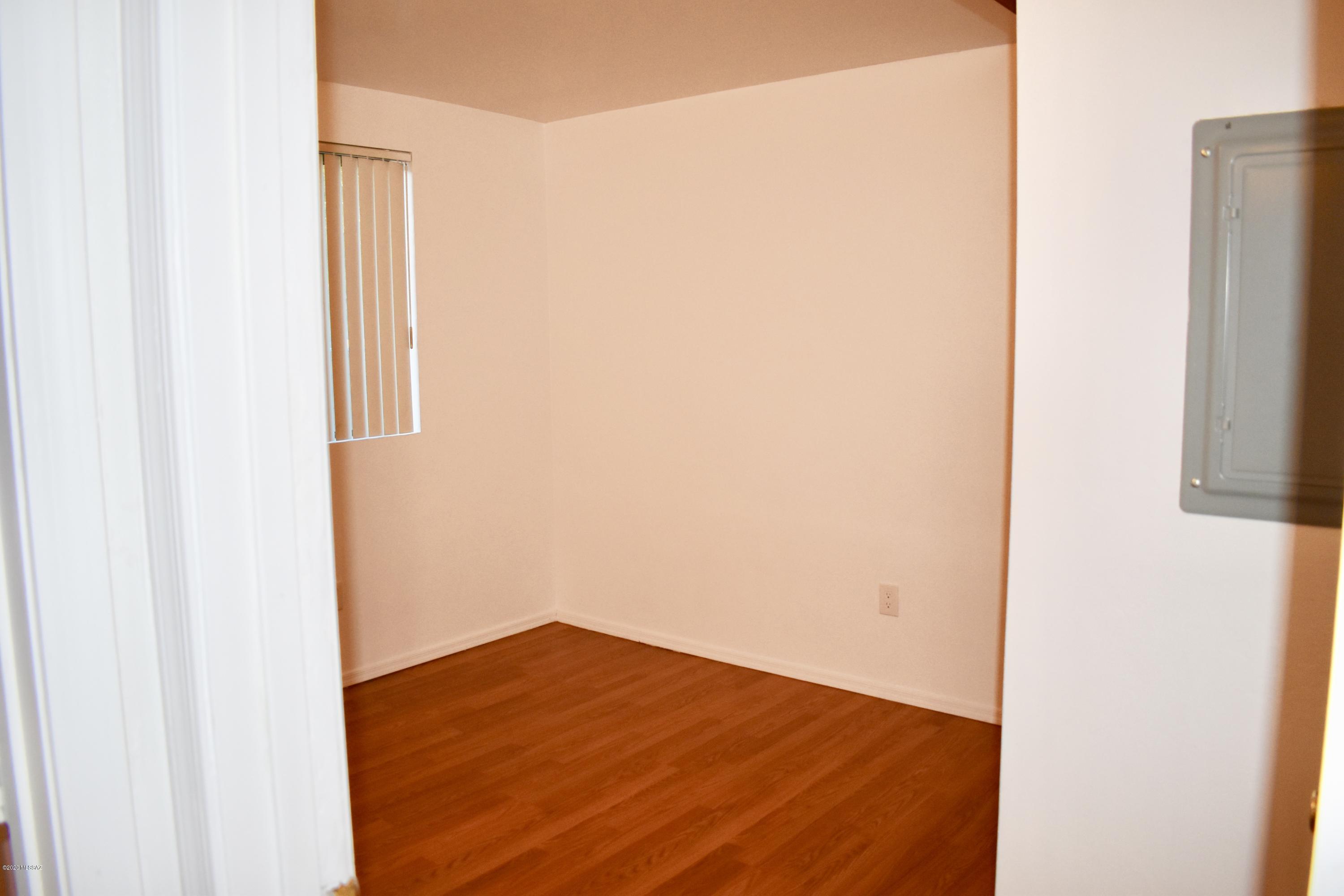 350 North Silverbell Road Tucson, AZ 85745 - Photo 15 of 26