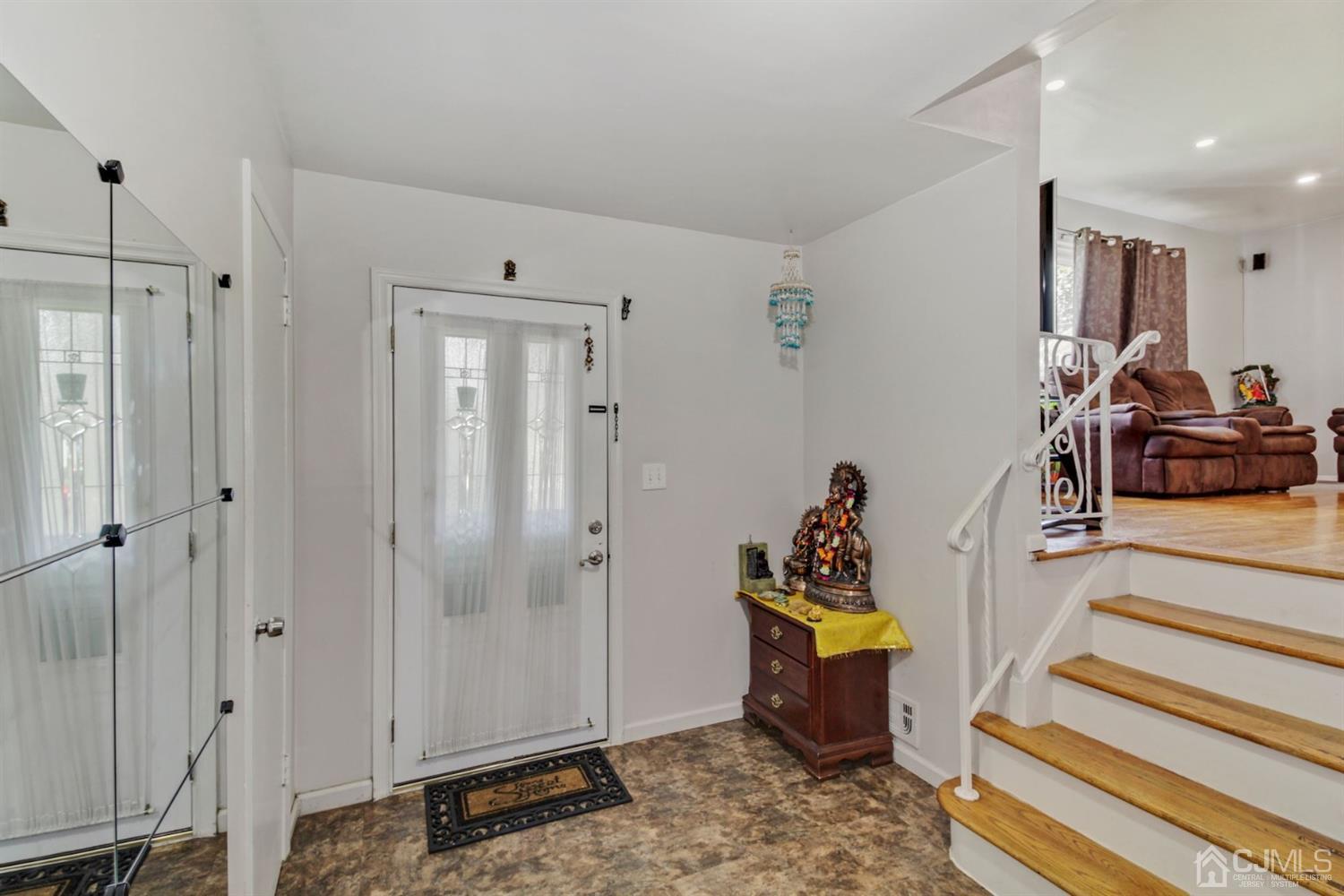 64 Winding Road Iselin, NJ 08830 - Photo 4 of 27 Gallery Image 4