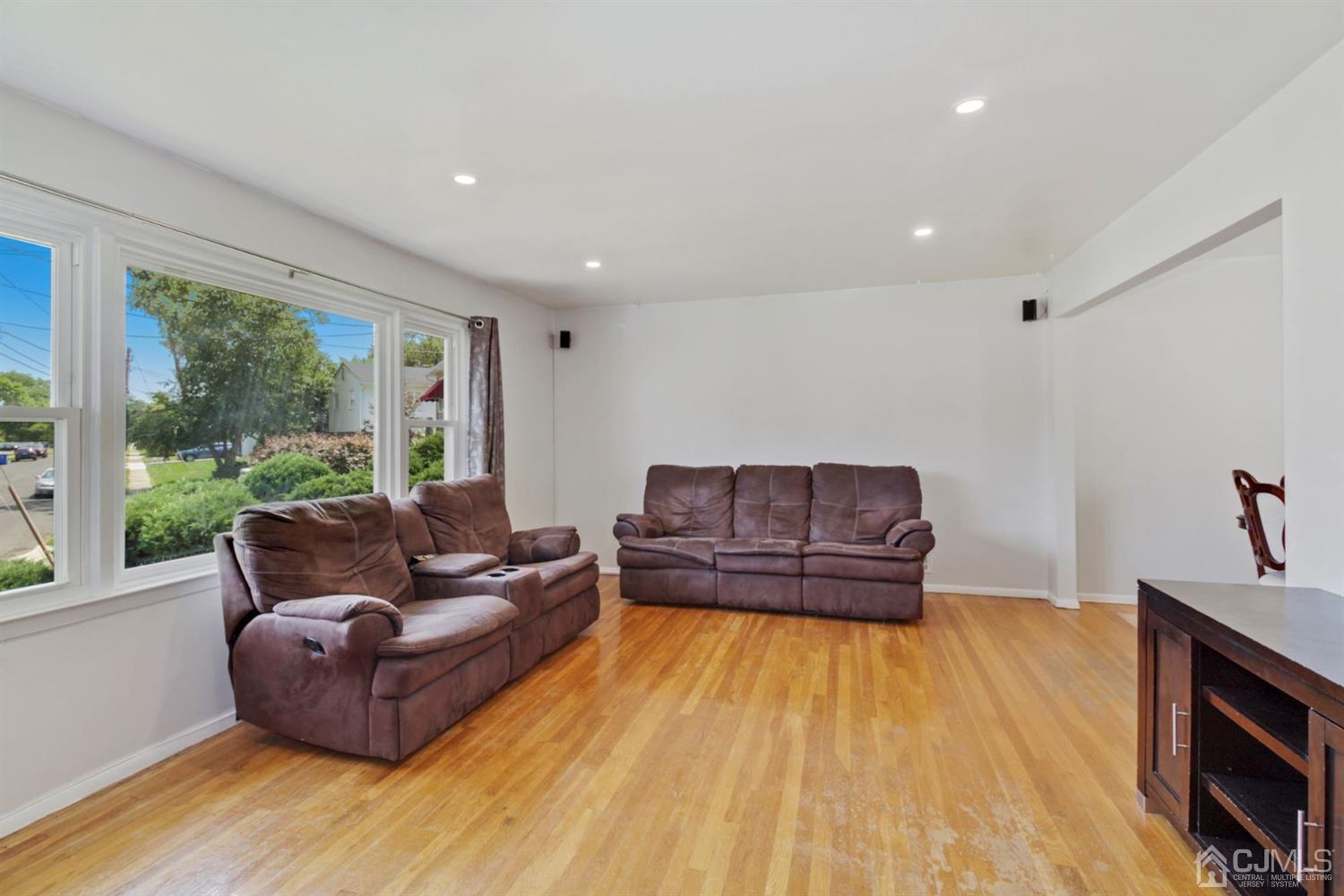 64 Winding Road Iselin, NJ 08830 - Photo 9 of 27 Gallery Image 9