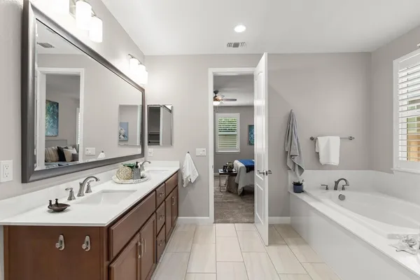 $779,000 | 1172 David Senft Lane, Tracy, CA 95304